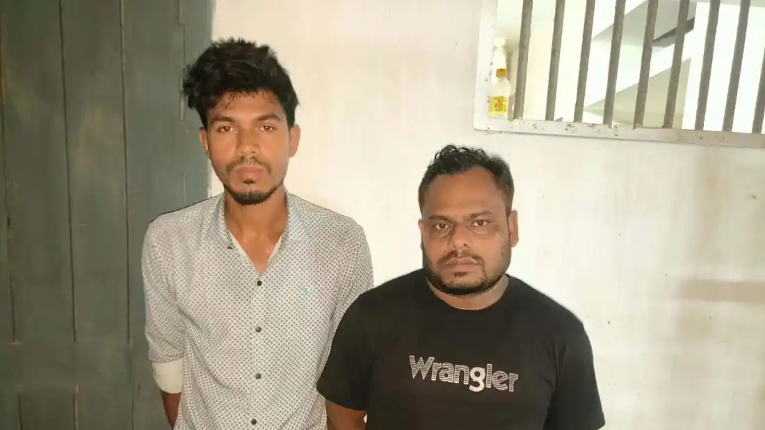 ভোলার হাসাননগরে ভুয়া কর আদায়ের সময় আটক দুই
