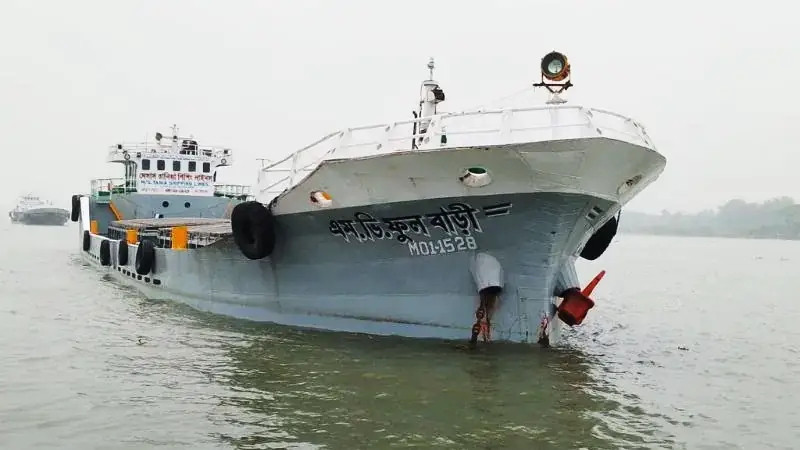 পশুর চ্যানেলে তেল ট্যাংকারের ধাক্কায় কয়লাবাহী জাহাজ ডুবি