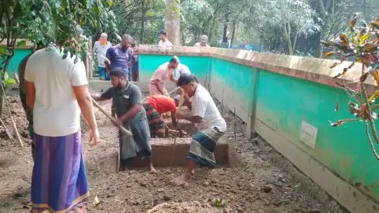 অগ্নিকাণ্ডে প্রাণ হারানো চার স্বজনের মরদেহ গ্রামে এল