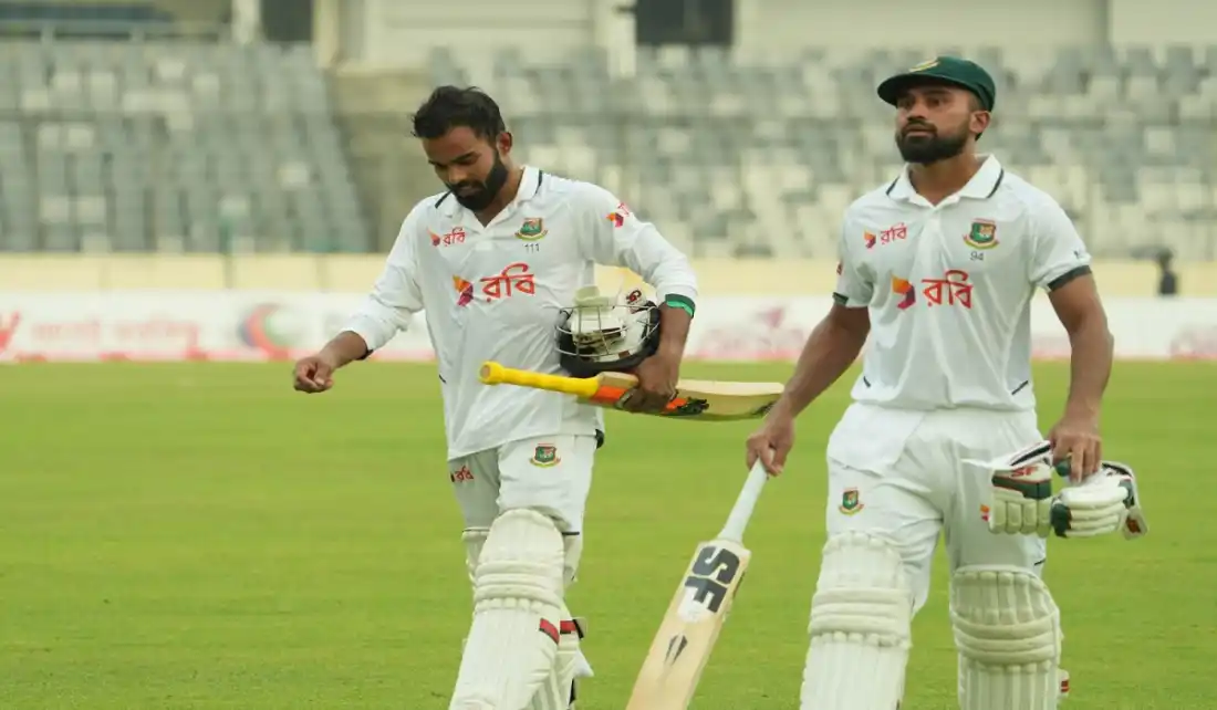 ক্যাপ্টেনের অদ্ভুত কাণ্ডে প্রায় এক ঘণ্টা বন্ধ রইল খেলা