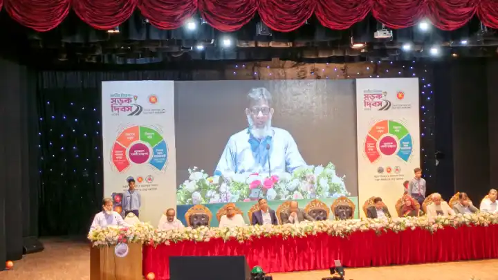 সড়কে হয়রানি বন্ধ ও চালকদের সুরক্ষার তাগিদ প্রতিমন্ত্রীর