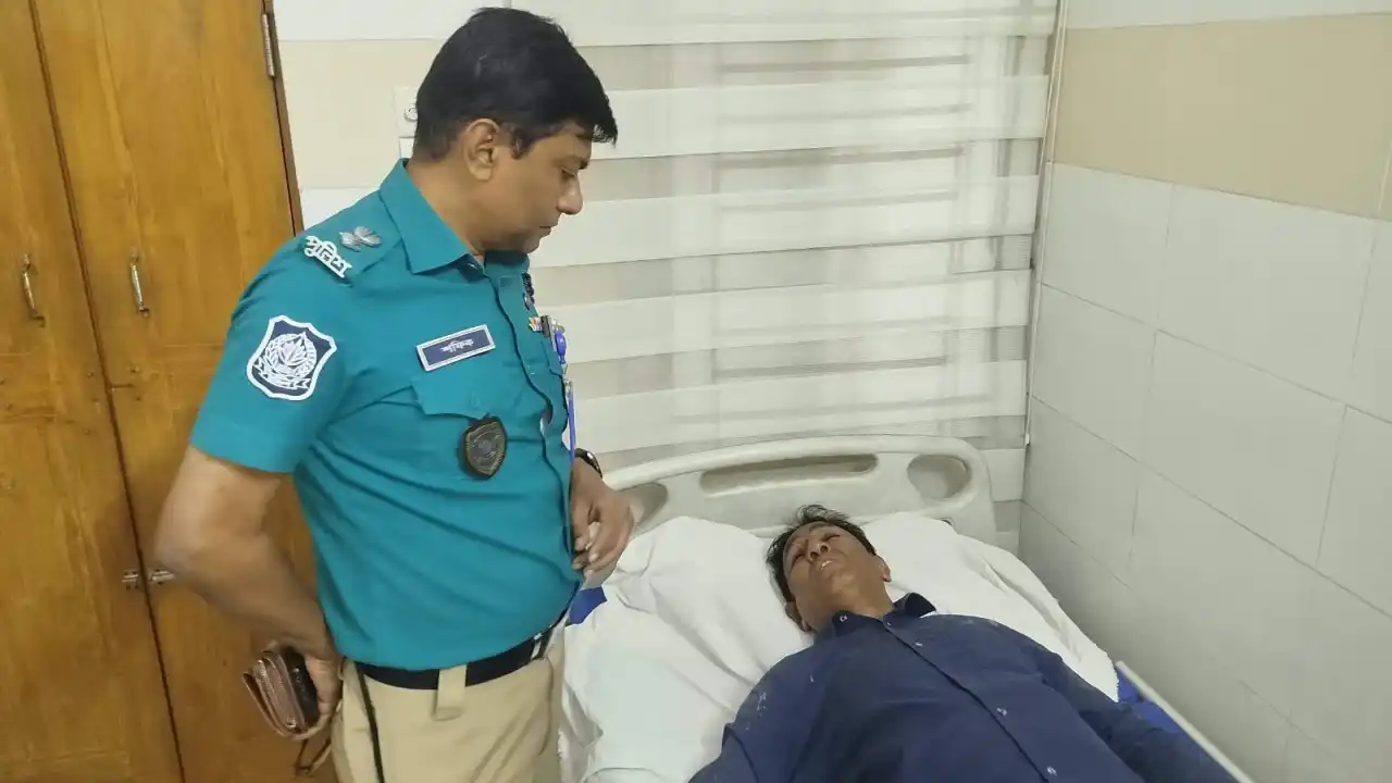 টঙ্গীতে সাংবাদিককে তুলে নিয়ে নির্যাতন, আটক ২