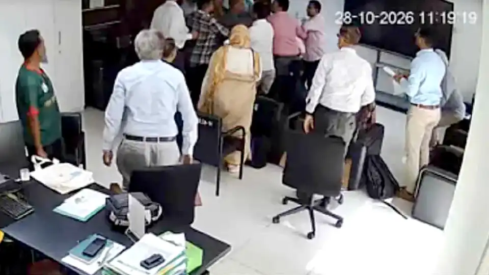 আইইডিসিআর পরিচালককে লাঞ্ছনার ভিডিও ভাইরাল, জাহিদের সদস্যপদ স