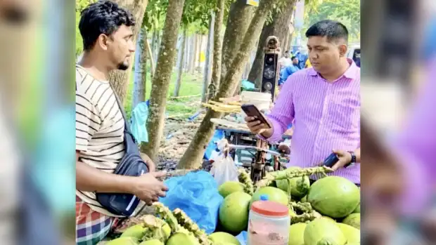 অতিরিক্ত দামে ডাব বিক্রি, সুমন মিয়াকে ১ হাজার টাকা জরিমানা