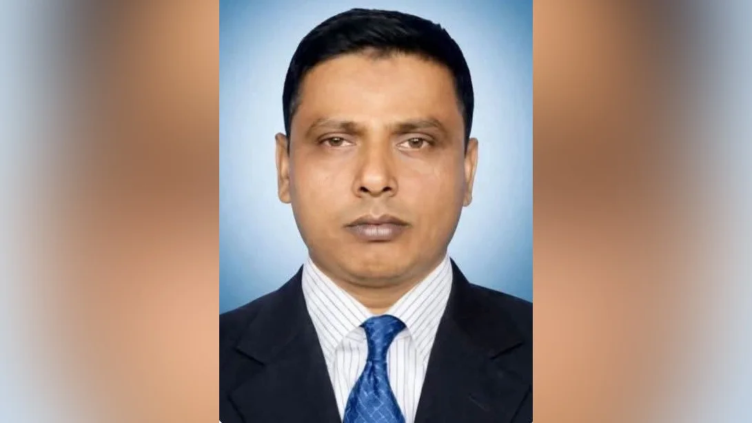 আগৈলঝাড়ায় সন্ত্রাসী মামলার আসামি নিষিদ্ধ ছাত্রলীগের সভাপতি গ