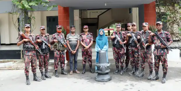 নওগাঁয় সোয়া দুই কোটি টাকার কষ্টিপাথরের মূর্তি উদ্ধার, যুবক আ