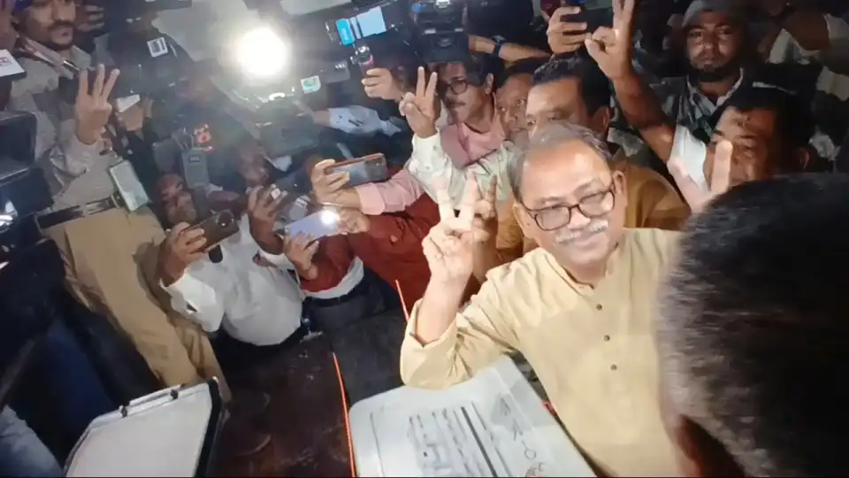 ভোট দিয়ে শতভাগ জয়ের আশা বিএনপি প্রার্থী মির্জা ফয়слаলের