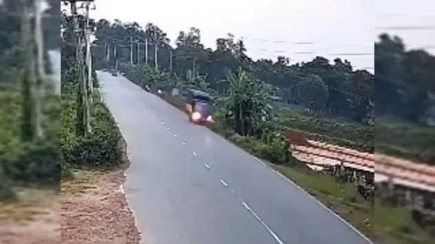 তারাকান্দায় কাভার্ড ভ্যানের ধাক্কায় নিহত দুই বোন