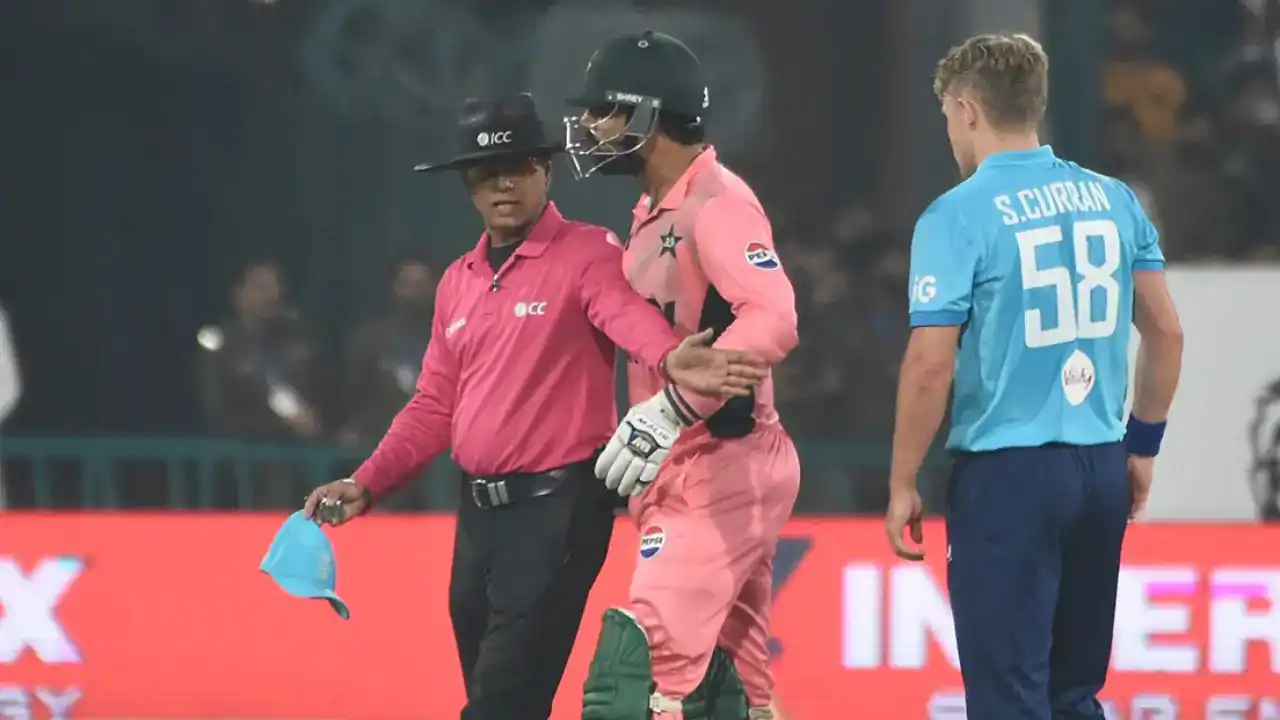 বাংলাদেশ ম্যাচ: আম্পায়ারের সাথে তর্কে রউফের জরিমানা