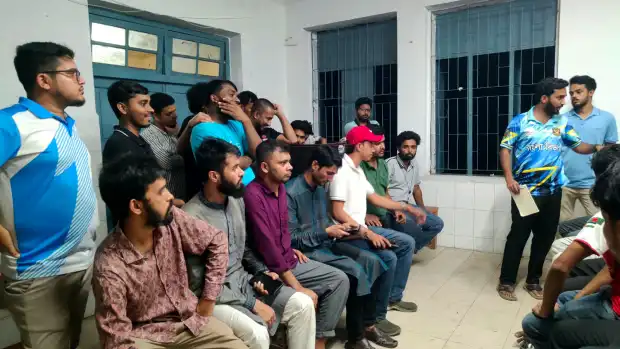 বিএম কলেজের ছাত্রাবাসে সড়ক নির্মাণ নিয়ে রাতে উত্তেজনা