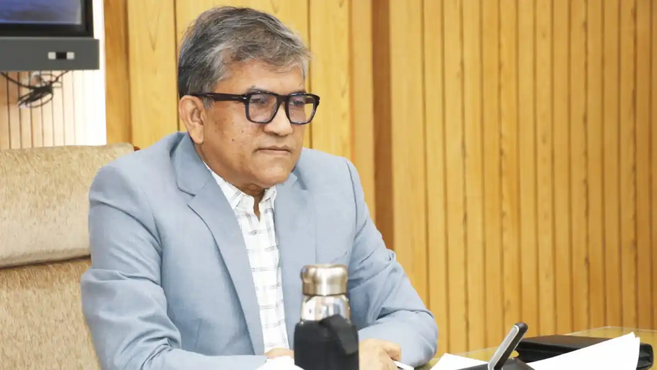 মেরিন একাডেমিতে আন্তর্জাতিক মানের প্রশিক্ষণের নির্দেশ নৌসচিবের