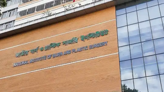 কাশিমপুরে গ্যাস লাইনের ছিদ্রের আগুনে দগ্ধ ৫ জন ঢাকায় চিকিৎসা