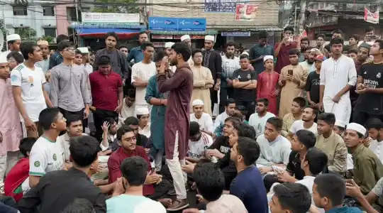 টঙ্গীতে শিক্ষার্থী আহত, ঢাকা-ময়মনসিংহ মহাসড়ক অবরোধ