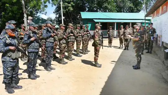 পার্বত্য চট্টগ্রামে সেনাসদস্যদের কার্যক্রম পরিদর্শন করলেন সে