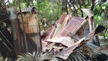 মামলা তুলে নেওয়ার চাপে বাড়িতে আগুন, এলাকাছাড়া পরিবার