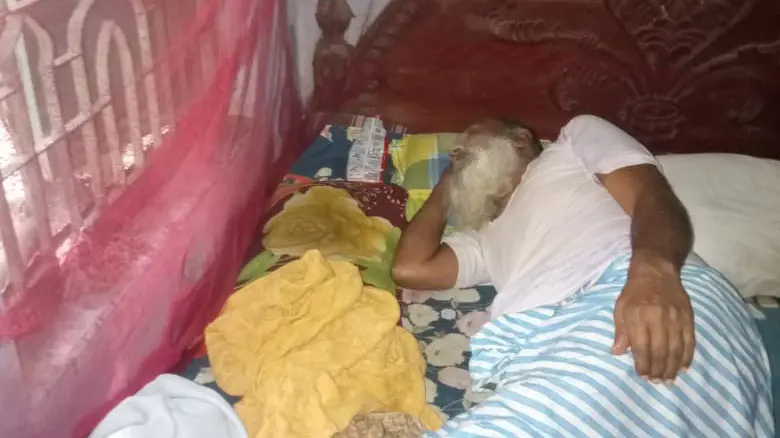 ফরিদপুরে শয্যাশায়ী বৃদ্ধকে উচ্চ শব্দে গান বাজিয়ে নির্যাতনের 