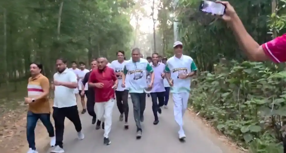 মাদকবিরোধী সচেতনতামূলক ম্যারাথনে অংশ নিলেন ছয় শ দৌড়বিদ