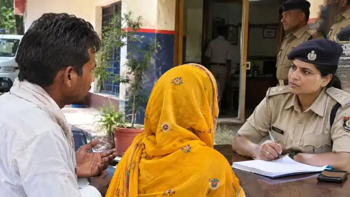 করবা চৌথ ব্রত পালন না করায় স্ত্রীর নামে থানায় মামলা