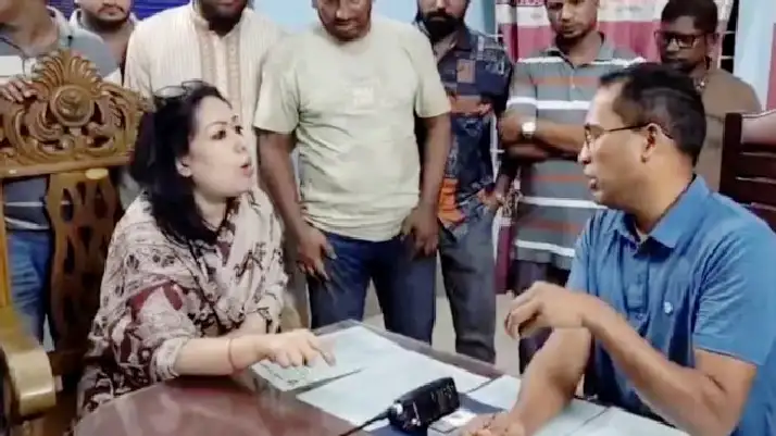 চাকরিজীবীদের সদস্যপদ স্থগিতের নির্দেশ চট্টগ্রাম বারের