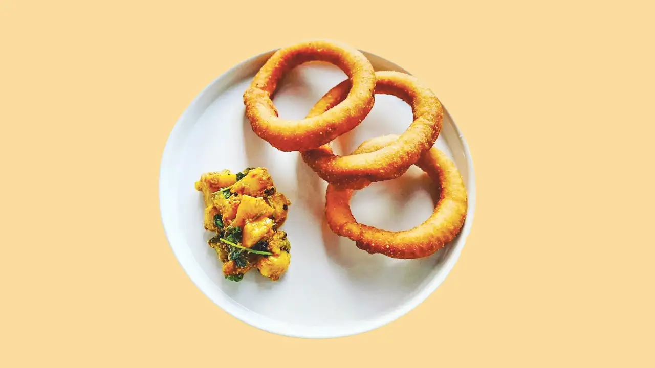 যেভাবে তৈরি হয় নেপালি চালের ডোনাট সেল রোটি