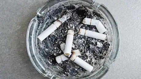 ধূমপানে অজু নষ্ট হয় না, নামাজও আদায় হবে
