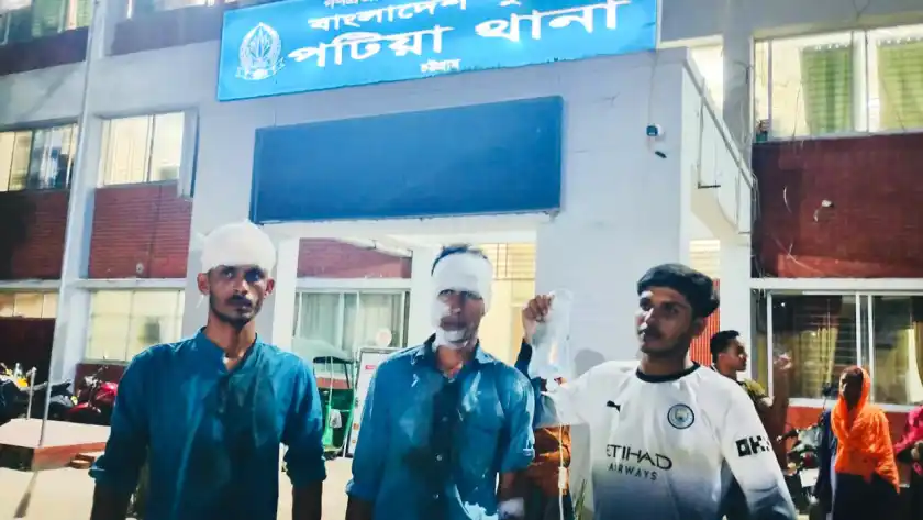 স্যালাইন হাতে থানায় যুবদলকর্মীর বিচার প্রার্থনা