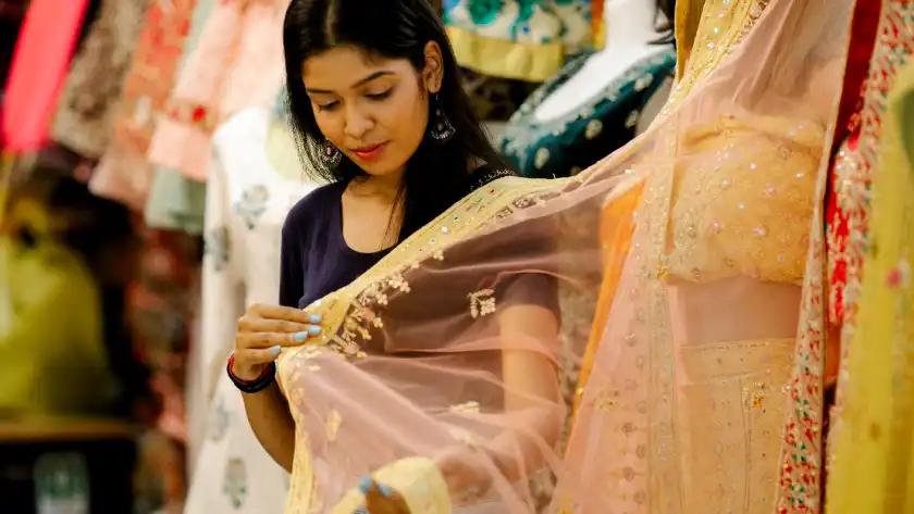 যত্রতত্র পোশাক কেনাকাটা কতটা ক্ষতিকর, জেনে নিন